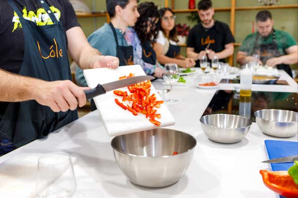 Aula de cozinha de tapas e paella em Madrid