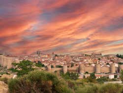 Vista panorâmica de Ávila ao entardecer