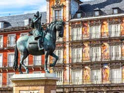 Estatua de Felipe III na Plaza Mayor de Madrid