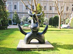 Esculturas do jardim do Museu Reina Sofía de Madrid