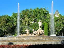 Fonte de Netuno de Madrid em um dia ensolarado