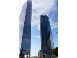 Dois edifícios modernos de Madrid