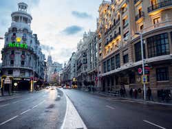 Gran Vía de Madrid ao entardecer
