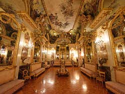 A luxuosa sala de baile do museu Cerralbo