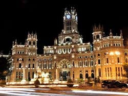 Plaza de Cibeles iluminada