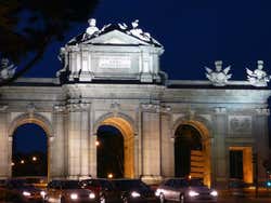 Puerta de Alcalá de Madrid à noite