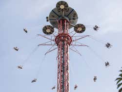 Cadeiras voadoras, uma das atrações do parque de Madrid